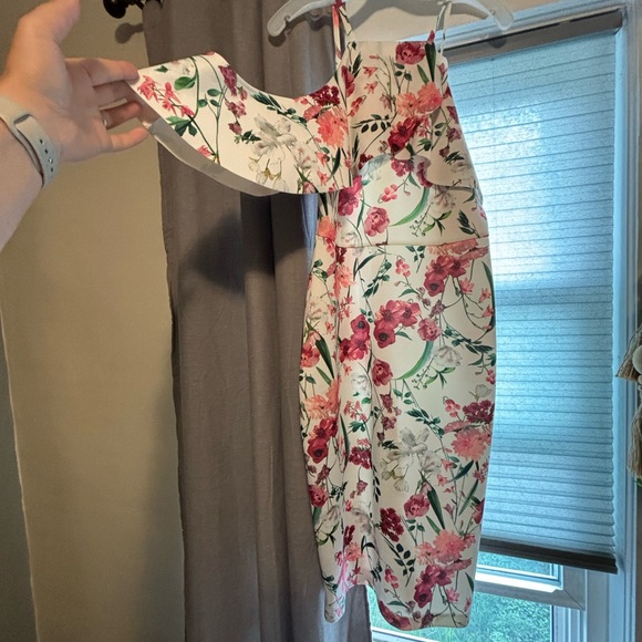 Floral dress with swoop sleeves, never worn - Picture 2 of 2